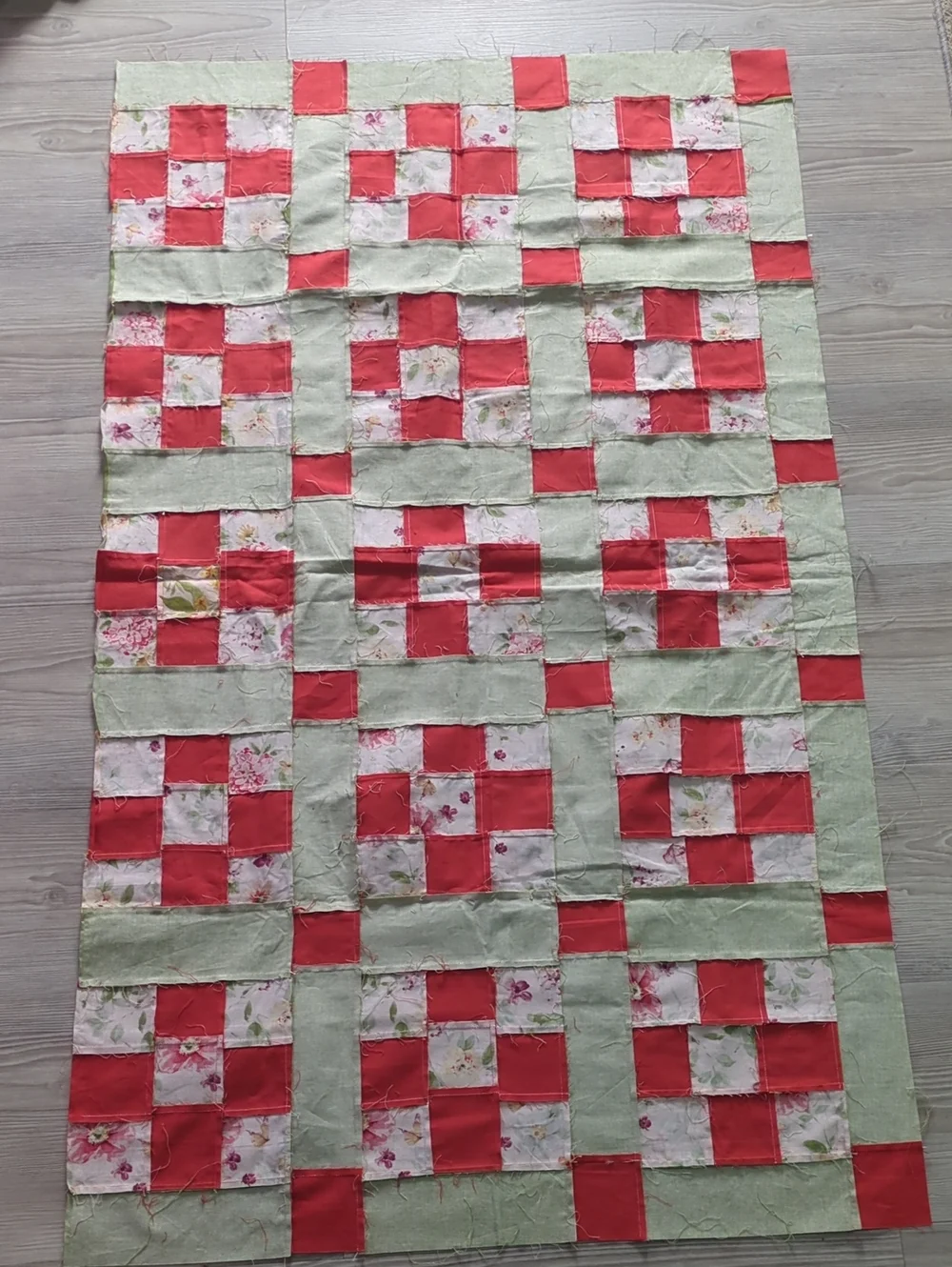 Handmade Unfinished Quilt Top UFO Floral Patchwork Green Red 30.5 x 53